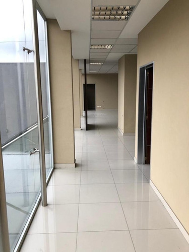 Imagen 10 de 20 de Galpon Con Oficinas Y Vestuarios