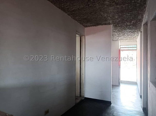 . Jv Vende Haz Realidad Tu Sueño: Casa Quinta Espaciosa Y Luminosa En Zona Cotizada, Ideal Para Disfrutar De La Tranquilidad Y La Cercanía A La Ciudad. 25-8374