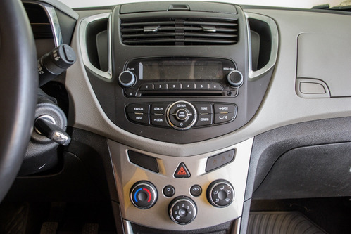 Imagen 14 de 18 de Chevrolet Tracker 2015 1.8 Ltz Fwd Mt 140cv Pfa