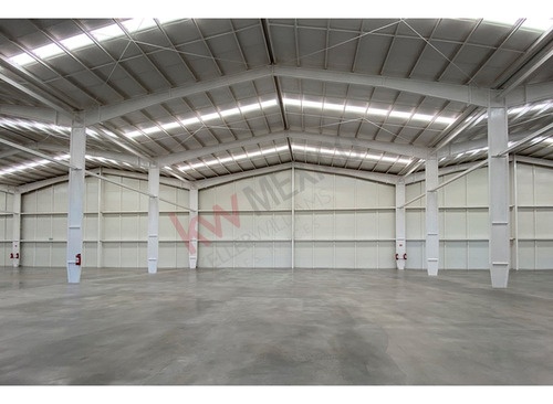 Renta De Nave Industrial De 1,320 M² Con Oficinas, A 3.7 Kms De La Carr. 57 Sobre La Carretera A...