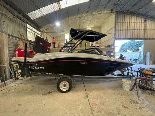 Lancha Victoria Valentino 212 Con Evinrude 150 G2 Año2023