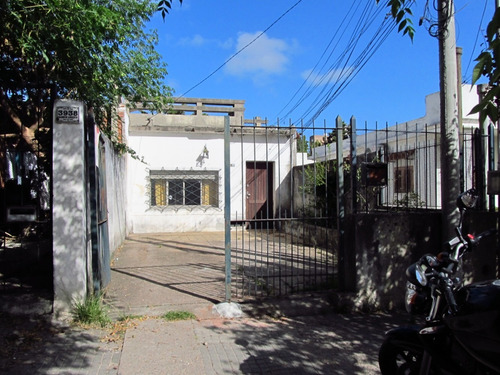 Casa En Venta De 3 Dormitorios Buceo Pu Con Fondo Y Jardín