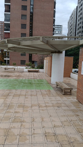 Departamento En Avd. José Pedro Alesandri. Torre 4. Macul.
