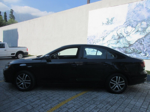 Imagen 6 de 11 de Volkswagen Jetta 2017 2.5 Trendline Tiptronic At