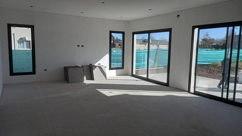 Imagen 7 de 15 de Casa A Estrenar En B° Cardales Village