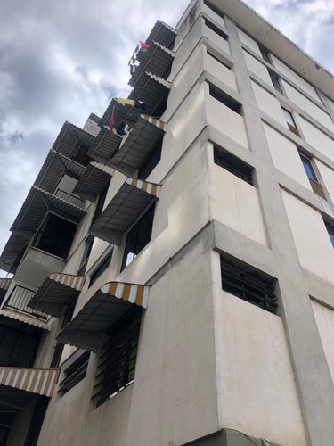 Se Vende Apartamento De 92,80m² En Sabana Grande, Municipio Libertador. Pbm