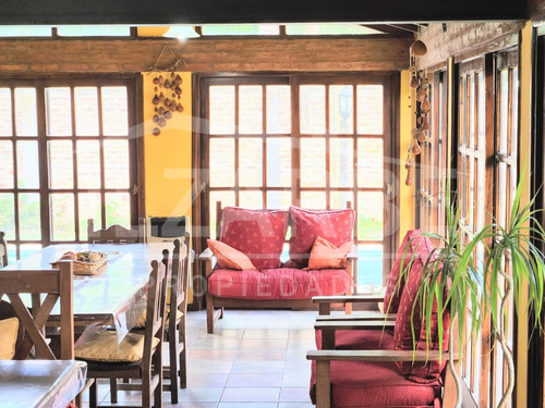 Distinguida Casa En Barrio Centro