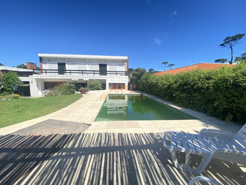 Venta Casa 4 Dormitorio Punta Del Este Mansa Cantegril A Metros Del Mar Con Piscina Climatizada