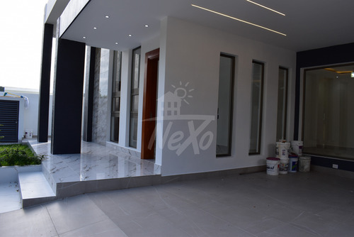Venta Casa Un Nivel Urbanización Cerrada, Santiago Hfc-227