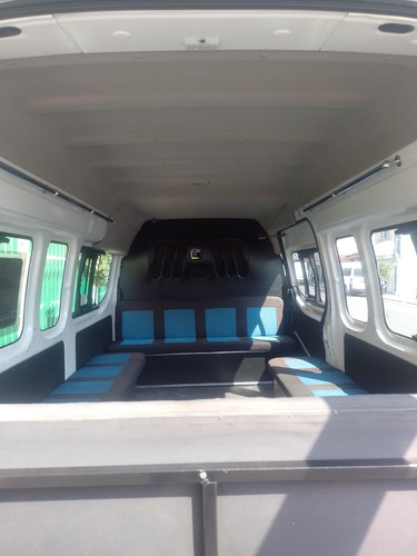 Nissan Urvan 2.5 Panel Ventanas Amplia Mt