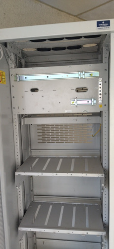 Gabinete Rack Cerrado Usos Multiples