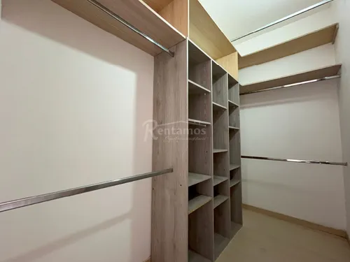 Casa En Arriendo En Loma Del Atravesado. Cod A776020