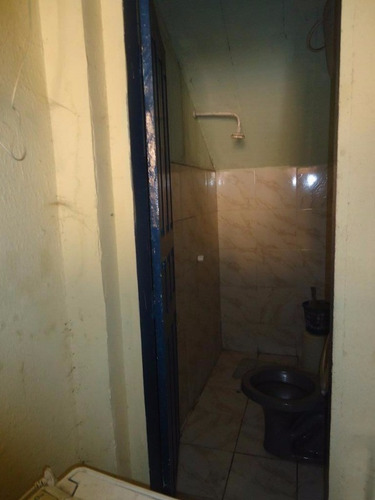 Imagem 29 de 30 de Manoel Plaza, Casa Linear Divida Em Duas De 2 Quartos, Ampla, Com Sala, Cozinha, Wc Social, Quintal E 6 Kitnets Para Aluguel Na Parte Dos Fundos, 1 Vaga, 200 M2 De Area Construida - Ca00028 - 3303479