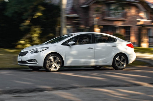 Kia Cerato - Inmejorable Estado Motorland Permuto / Financio