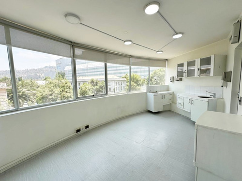 Oficina De 4 Privados Y 2 Baños Con Resolución Seremi