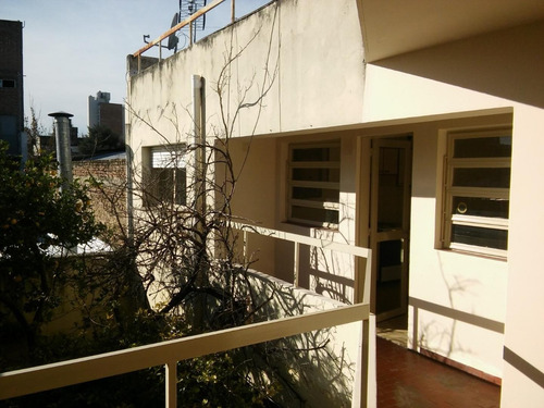 Departamento De Pasillo, Dos Dormitorios Zona Echesortu