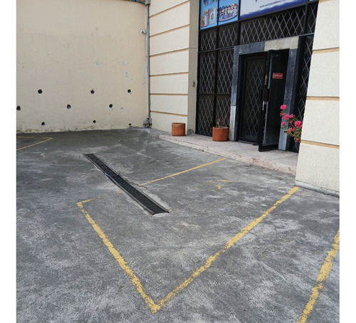 Oficinas 6 Ambientes Centro Norte Quito, Electricidad Y Agua 24/7