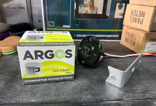 Fotocelda Argos Multivoltaje Completa Con Base Y Socket