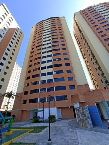 Sky Group Vende Apartamento Mañongo. Res. Villa La Fontana. Luz Coelho