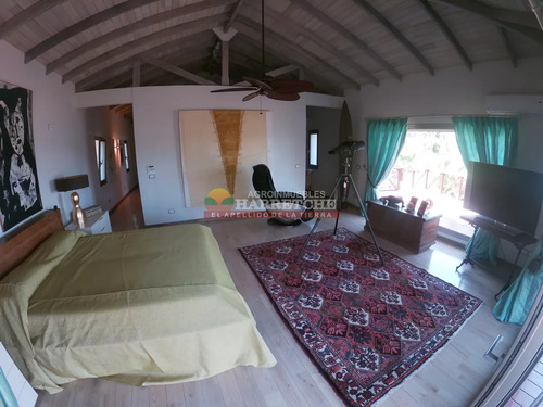 Chalet De Lujo En Venta 4 Dormitorios,5 Baños, Piscina, Garaje, Costa. Maldonado