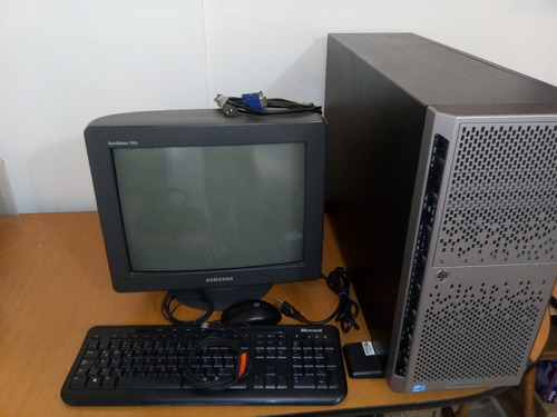 Imagen 1 de 1 de Servidor Hp Proliant Ml350e. Con Monitor, Teclado Y Mouse