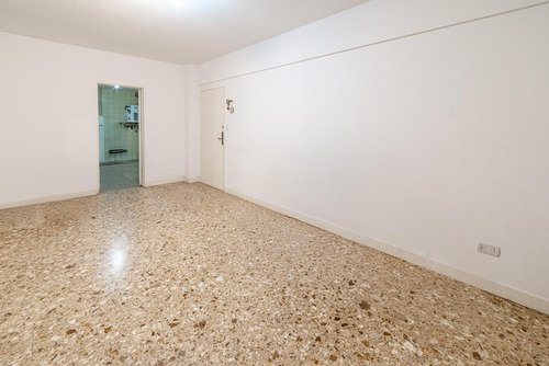 Venta Departamento De 3 Ambientes Con Balcón En Flores Apto Credito