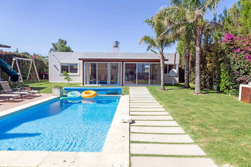 Casa En Venta 5 Dor, Vista Al Mar, Piscina