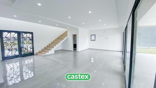 Imagen 1 de 30 de Casa En Venta En Barrio Plaza, Terralagos, Canning
