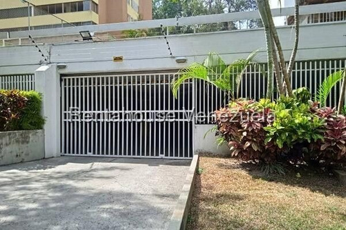 Excelente, Amplio Y Cómodo Apartamento En Venta, Ubicado En Piso Bajo Los Naranjos Rsz