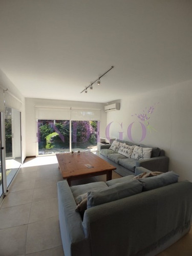 Muy Buena Casa En Alquiler A Pasitos Del Agua En Montoya, 5 Dormitorios .- Ref: 208