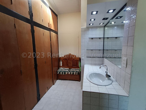 24-13391 Hermosa Casa En Venta, Urb. Los Samanes, Maracay Mord
