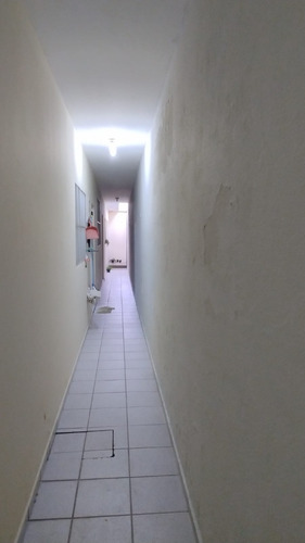 Casa Com 3 Quartos, 2 Banheiros, Salão De Festas Com Churrasqueira, Copa Cozinha, Sala Ampla E Edicula