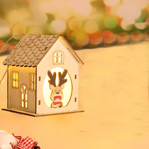 Casa De Madera K Para El Día De Navidad Con Ligeras Decoraci