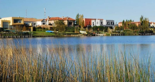 Imagen 2 de 5 de Lote Al Lago En Venta En Santa Barbara