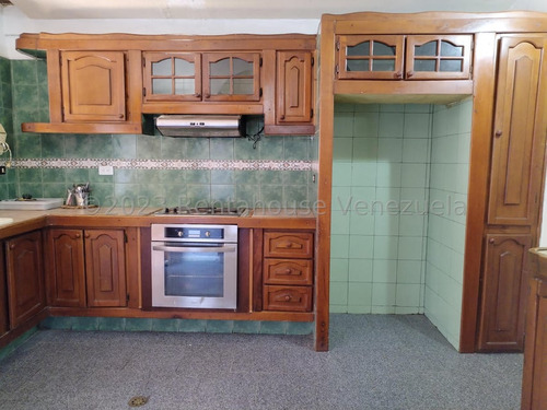 Casa En Venta Urbanización Chucho Briceño Cabudare Lara (24-9408) // Invierta Seguro Con Rentahouse//
