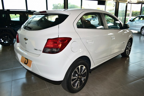 Imagem 5 de 15 de Chevrolet Onix 1.4 Mpfi Ltz 8v Flex 4p Automático 2015