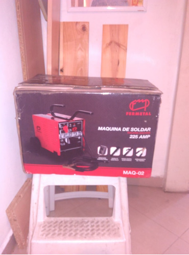 Maquina De Soldar Fermetal 225 Amp. Nuevo.