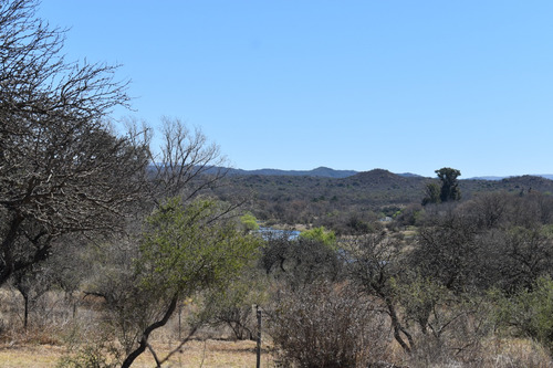 Casa De Campo Con Costa De Rio