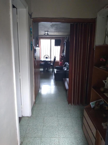 Imagen 6 de 21 de Casa De 5 Ambientes En 2 Plantas A Refaccionar En Muy Buena Zona De Olivos .