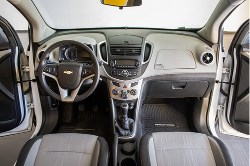 Imagen 15 de 18 de Chevrolet Tracker 2015 1.8 Ltz Fwd Mt 140cv Pfa