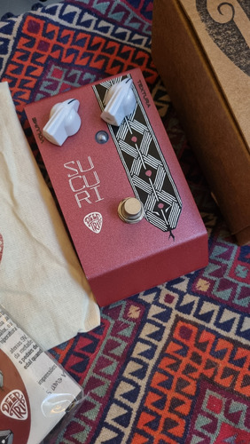 Deep Trip - Sucuri Fuzz Vermelho