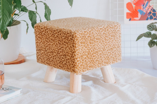 Bolinho quadrado com estampa animal 28x28cm marrom