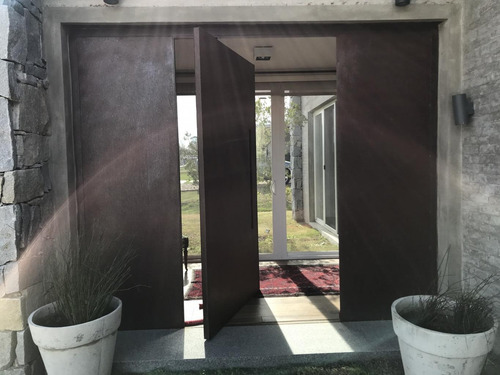 Imagen 6 de 30 de Venta Casa De 3 Dormitorios 4 Banos Vinedos De La Tahona Piscina