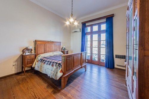 Imagen 17 de 27 de Casa De 4 Dormitorios En Venta Jardín Parrillero Terraza Barrio Abasto Centro