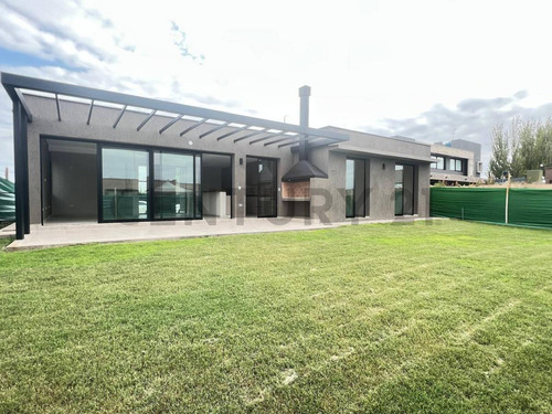 Se Vende Casa En Barrio Privado Lar De Vieytes Ii