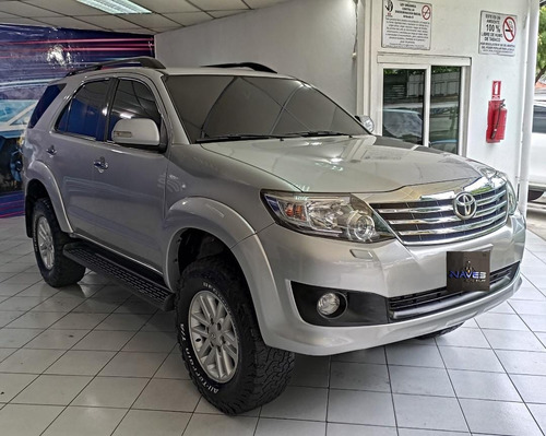 Imagen 4 de 11 de Toyota Fortuner 2014