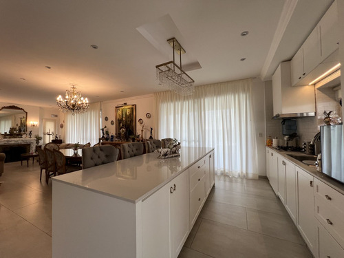 Casa En Venta En San Lucas, Canning, San Vicente