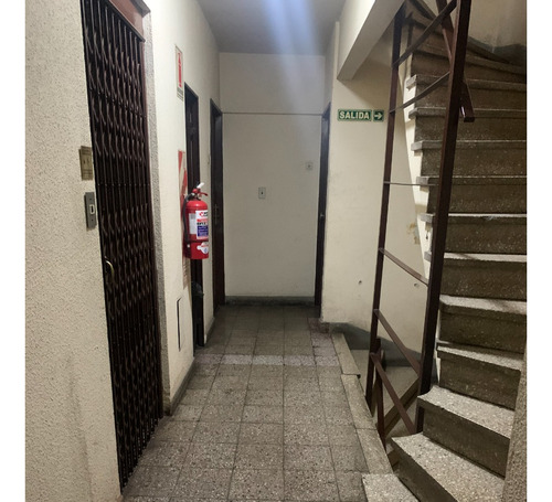 Venta Departamento 2 Ambientes Balcón Corrido Con Cerramiento Vidrio Caballito A 200 Metros Del Parque Centenario Una Cuadra De Av Corrientes Estación Ángel Gallardo Del Subte. Mucha Luminosidad