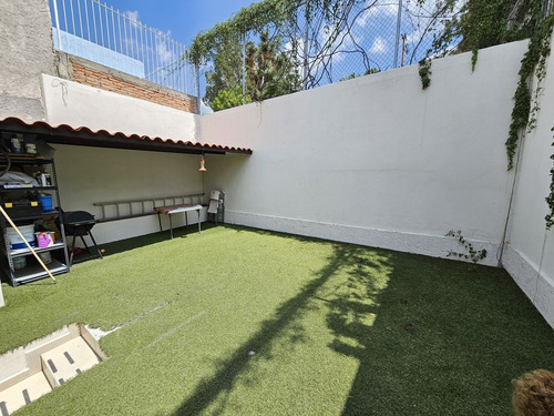 Casa En Venta En Tejeda Corregidora, 4 Habitaciones Y Jardín
