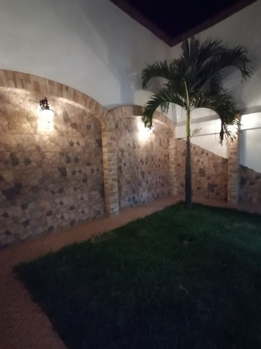 Bonita Casa Recien Remodelada En Guadalajara.